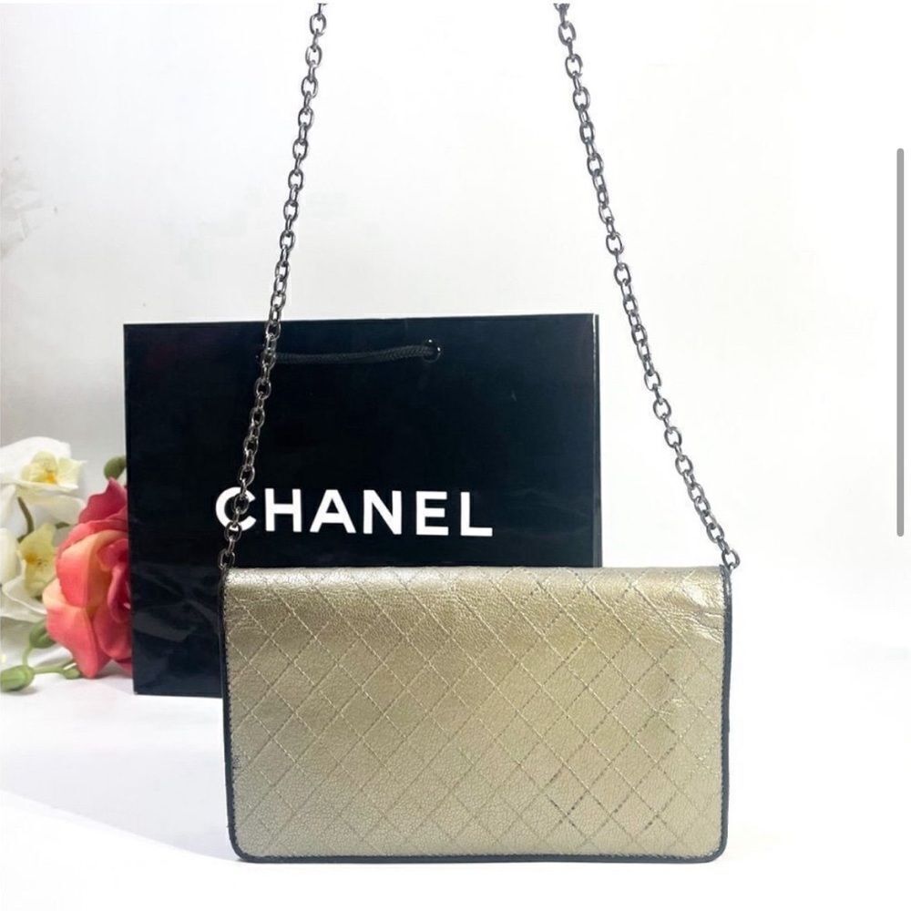 AUTHENTIC CHANEL BIFOLD DIAMOND STITCH WALLET GOLD - Picture 4 of 14